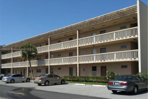 Copropriété à vendre à Tamarac, Floride: 1 chambre, 61.32 m2 № 1946742 - photo 1