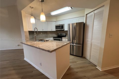 Copropriété à louer à Plantation, Floride: 2 chambres, 96.06 m2 № 1932259 - photo 2