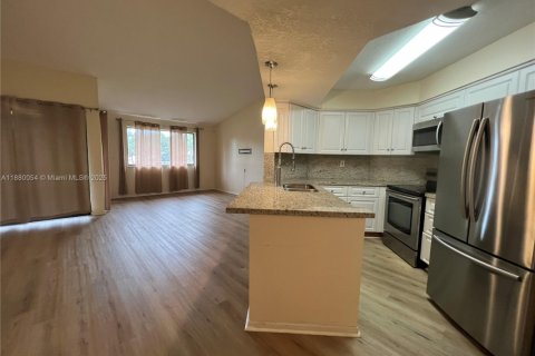 Copropriété à louer à Plantation, Floride: 2 chambres, 96.06 m2 № 1932259 - photo 4