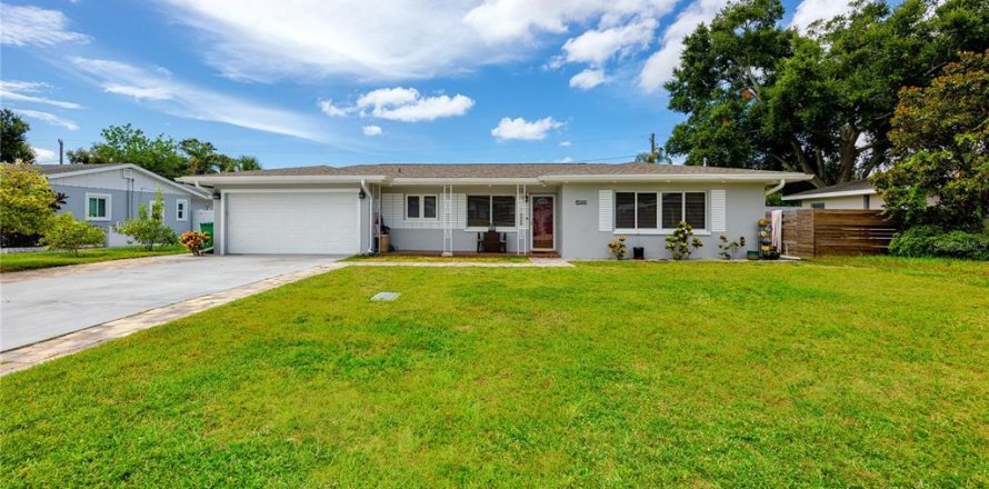 House in Clearwater, Florida 3 bedrooms, 144.83 sq.m. № 2149530