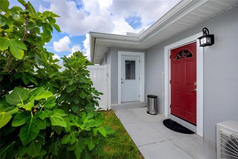 House in Clearwater, Florida 3 bedrooms, 144.83 sq.m. № 2149530 - photo 4