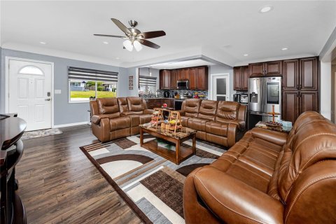 House in Clearwater, Florida 3 bedrooms, 144.83 sq.m. № 2149530 - photo 9