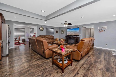 House in Clearwater, Florida 3 bedrooms, 144.83 sq.m. № 2149530 - photo 10