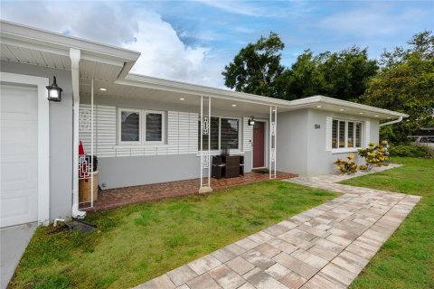 House in Clearwater, Florida 3 bedrooms, 144.83 sq.m. № 2149530 - photo 6