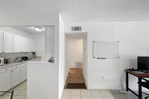 Condo in Gainesville, Florida, 1 bedroom  № 1735546 - photo 5