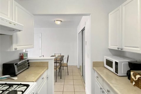 Condo in Gainesville, Florida, 1 bedroom  № 1735546 - photo 9