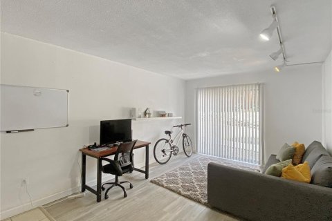Condo in Gainesville, Florida, 1 bedroom  № 1735546 - photo 10