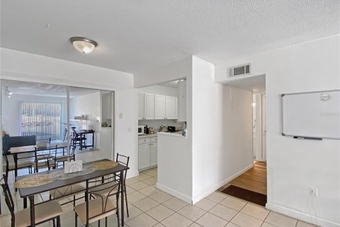 Condo in Gainesville, Florida, 1 bedroom  № 1735546 - photo 6