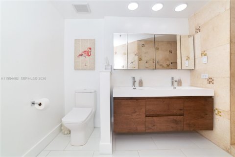 Copropriété à louer à Sunny Isles Beach, Floride: 2 chambres, 103.68 m2 № 2010914 - photo 29