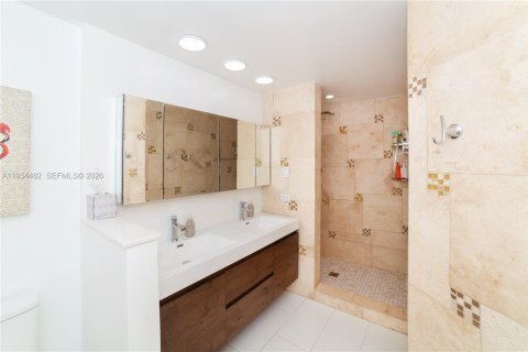Copropriété à louer à Sunny Isles Beach, Floride: 2 chambres, 103.68 m2 № 2010914 - photo 27