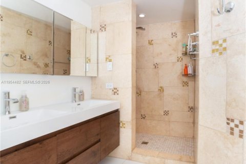 Copropriété à louer à Sunny Isles Beach, Floride: 2 chambres, 103.68 m2 № 2010914 - photo 28