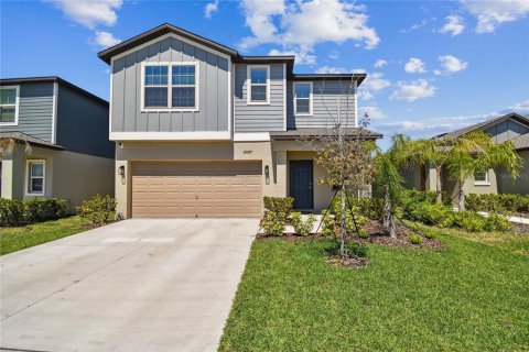 Casa en venta en Land O' Lakes, Florida, 6 dormitorios, 239.69 m2 № 1612466 - foto 1