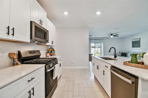 Casa en venta en Land O' Lakes, Florida, 6 dormitorios, 239.69 m2 № 1612466 - foto 19