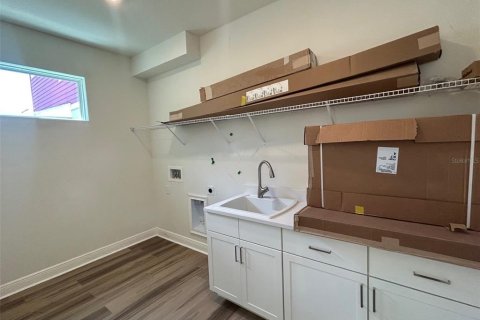 House in Orlando, Florida 5 bedrooms, 299.8 sq.m. № 1759966 - photo 17
