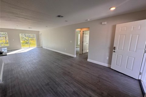 House in Sebring, Florida 4 bedrooms, 153.66 sq.m. № 1771703 - photo 6
