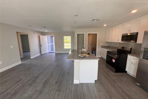 House in Sebring, Florida 4 bedrooms, 153.66 sq.m. № 1771703 - photo 10