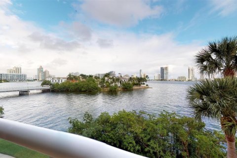 Купить кондоминиум в Авентура, Флорида 2 спальни, 228.82м2, № 5219 - фото 28