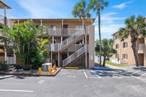 Condo in Daytona Beach, Florida, 2 bedrooms  № 1915305 - photo 3