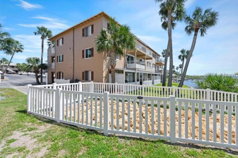 Condo in Daytona Beach, Florida, 2 bedrooms  № 1915305 - photo 2
