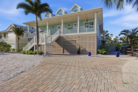 House in Placida, Florida 3 bedrooms, 321.91 sq.m. № 2095680