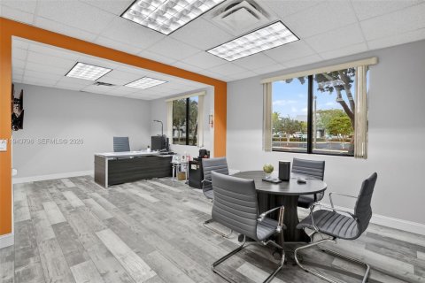 Купить коммерческую недвижимость в Санрайз, Флорида № 2000596 - фото 22