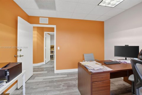 Купить коммерческую недвижимость в Санрайз, Флорида № 2000596 - фото 29