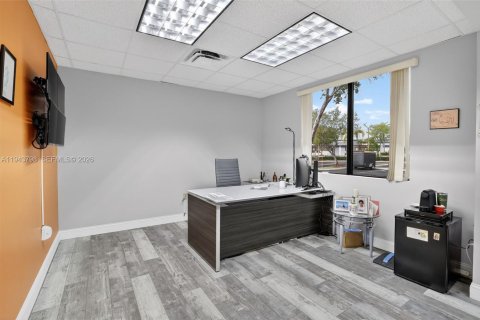 Купить коммерческую недвижимость в Санрайз, Флорида № 2000596 - фото 24