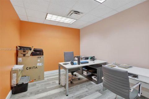 Купить коммерческую недвижимость в Санрайз, Флорида № 2000596 - фото 26