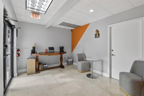 Купить коммерческую недвижимость в Санрайз, Флорида № 2000596 - фото 5