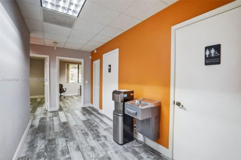 Купить коммерческую недвижимость в Санрайз, Флорида № 2000596 - фото 13