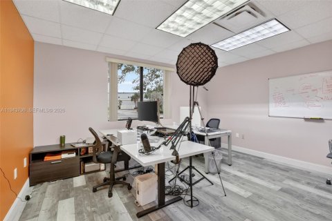 Купить коммерческую недвижимость в Санрайз, Флорида № 2000596 - фото 19