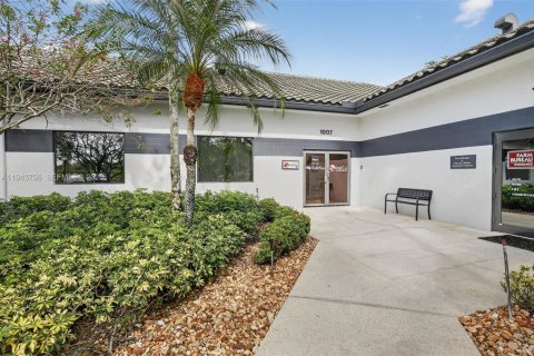 Коммерческая недвижимость в Санрайз, Флорида № 2000596