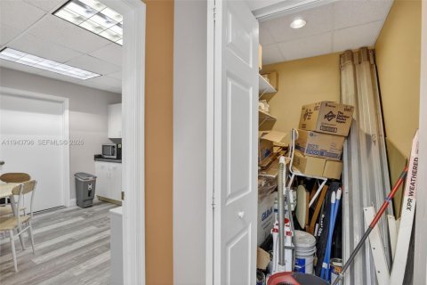 Купить коммерческую недвижимость в Санрайз, Флорида № 2000596 - фото 30