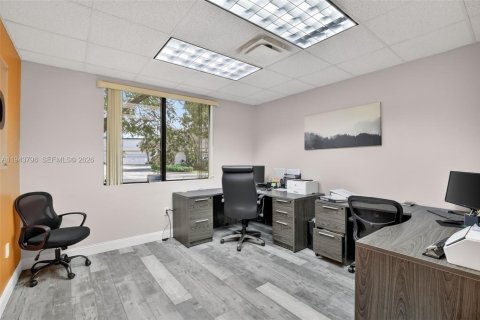 Купить коммерческую недвижимость в Санрайз, Флорида № 2000596 - фото 16