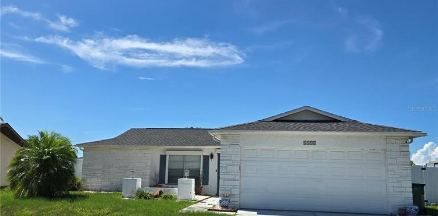 House in Bradenton, Florida 2 bedrooms, 112.97 sq.m. № 1778693