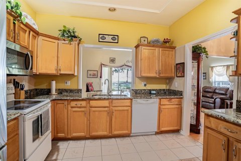 House in Winter Haven, Florida 3 bedrooms, 186.18 sq.m. № 1391108 - photo 13