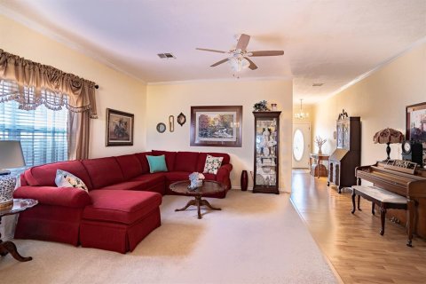 House in Winter Haven, Florida 3 bedrooms, 186.18 sq.m. № 1391108 - photo 3