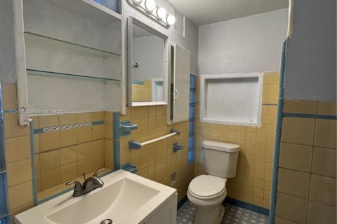 Casa en alquiler en Miami, Florida, 2 dormitorios, 390.75 m2 № 1920049 - foto 6