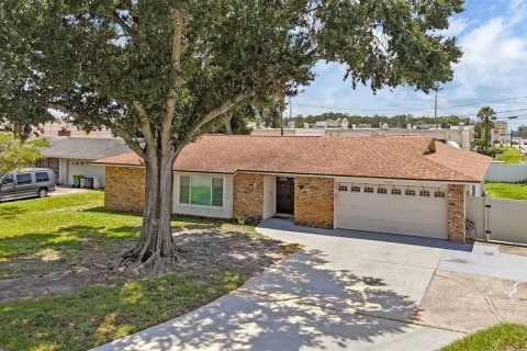 House in Belle Isle, Florida 4 bedrooms, 227.7 sq.m. № 1843195 - photo 29