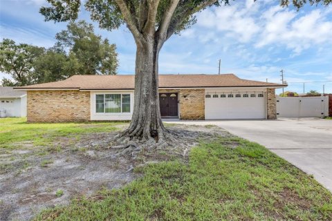 House in Belle Isle, Florida 4 bedrooms, 227.7 sq.m. № 1843195 - photo 23