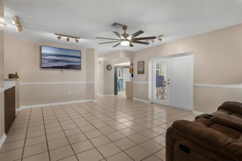 House in Belle Isle, Florida 4 bedrooms, 227.7 sq.m. № 1843195 - photo 30
