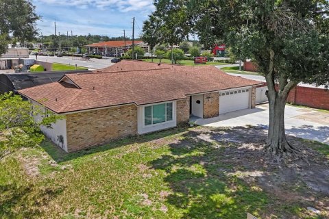House in Belle Isle, Florida 4 bedrooms, 227.7 sq.m. № 1843195 - photo 25