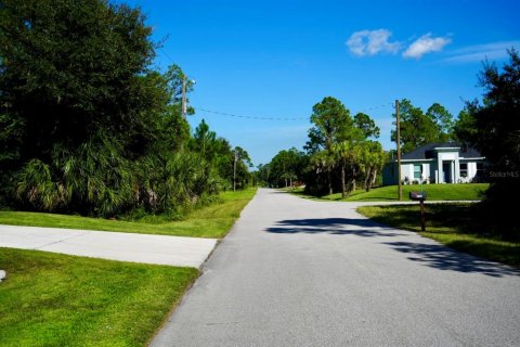 House in North Port, Florida 3 bedrooms, 131.18 sq.m. № 2394441 - photo 4