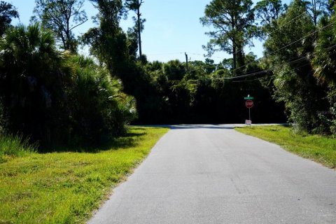 House in North Port, Florida 3 bedrooms, 131.18 sq.m. № 2394441 - photo 3