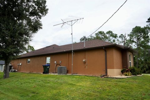 House in North Port, Florida 3 bedrooms, 131.18 sq.m. № 2394441 - photo 6