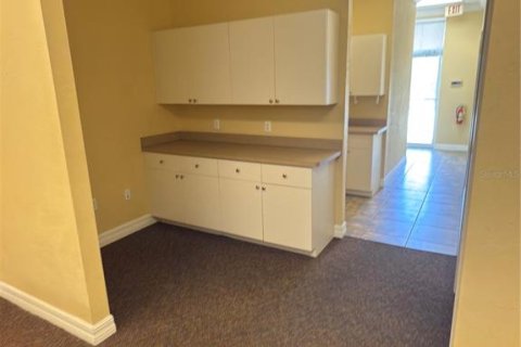 Propiedad comercial en alquiler en Port Charlotte, Florida № 1901346 - foto 9