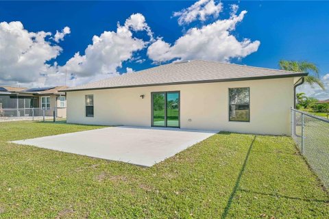 House in Punta Gorda, Florida 3 bedrooms, 154.12 sq.m. № 1716954 - photo 8