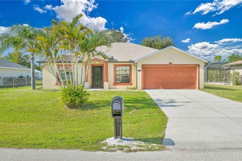 House in Punta Gorda, Florida 3 bedrooms, 154.12 sq.m. № 1716954 - photo 1