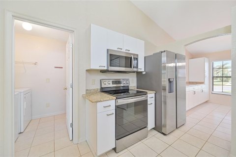 House in Punta Gorda, Florida 3 bedrooms, 154.12 sq.m. № 1716954 - photo 5