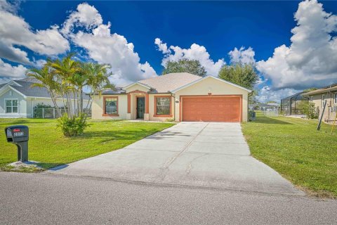 House in Punta Gorda, Florida 3 bedrooms, 154.12 sq.m. № 1716954 - photo 25